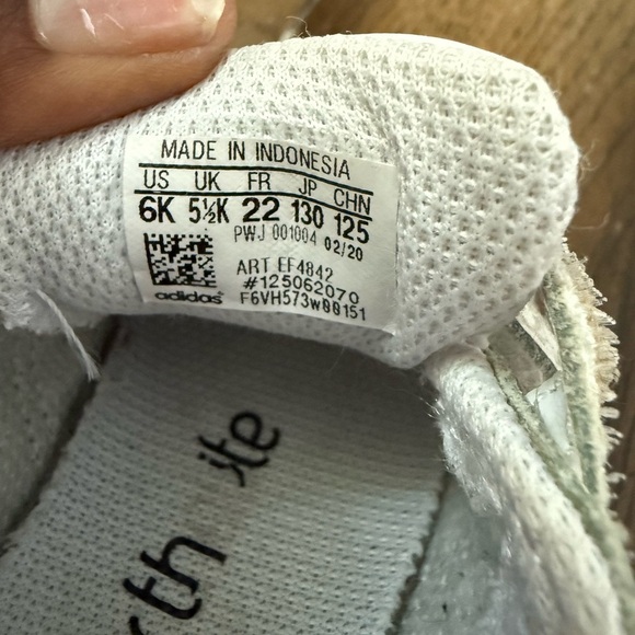 Adidas White Superstar Sneakers with Velcro Straps Size 6 - Picture 5 of 5